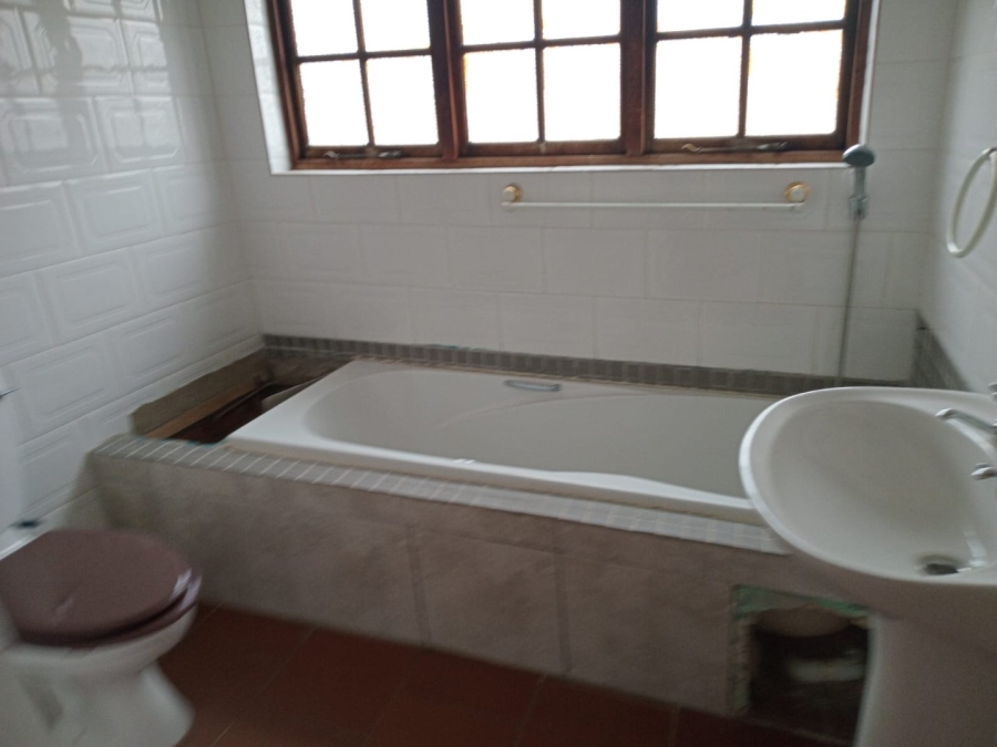 4 Bedroom Property for Sale in Bloemhof North West